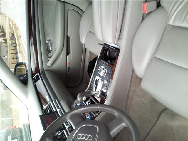 Audi A8 2006 photo 2