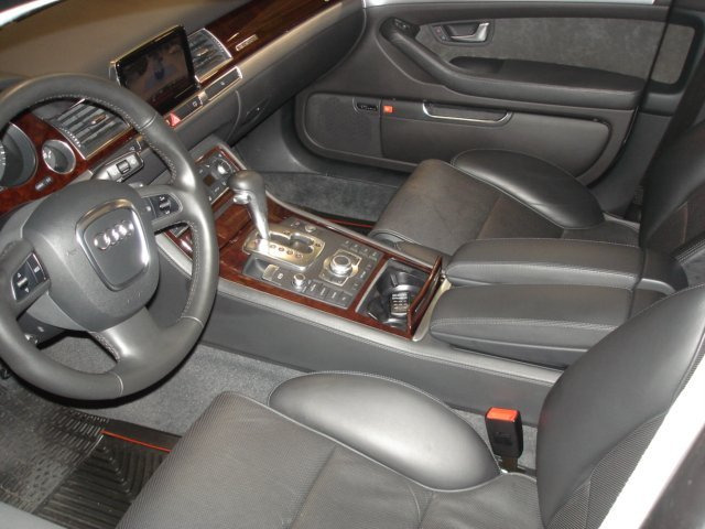 Audi A8 2008 photo 2