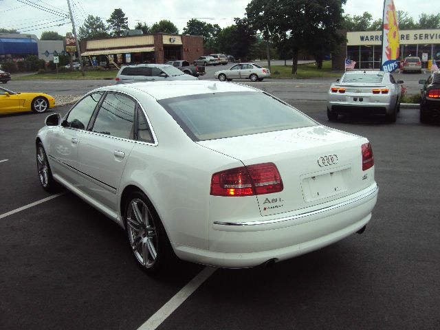 Audi A8 2009 photo 2