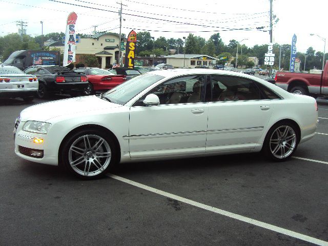 Audi A8 2009 photo 3