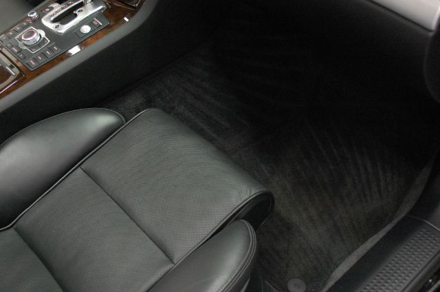 Audi A8 2009 photo 11