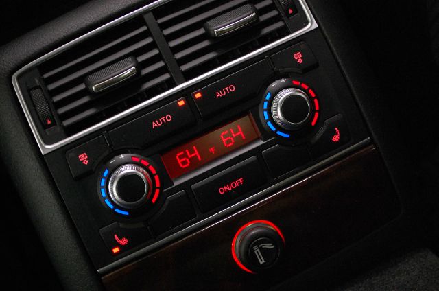 Audi A8 2009 photo 23