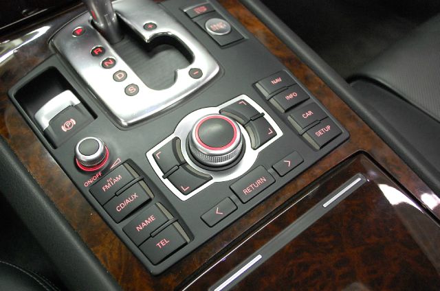 Audi A8 2009 photo 25