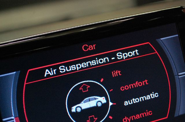 Audi A8 2009 photo 30