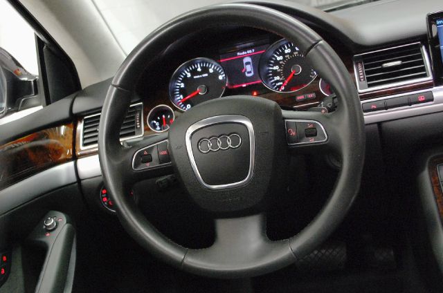 Audi A8 2009 photo 34