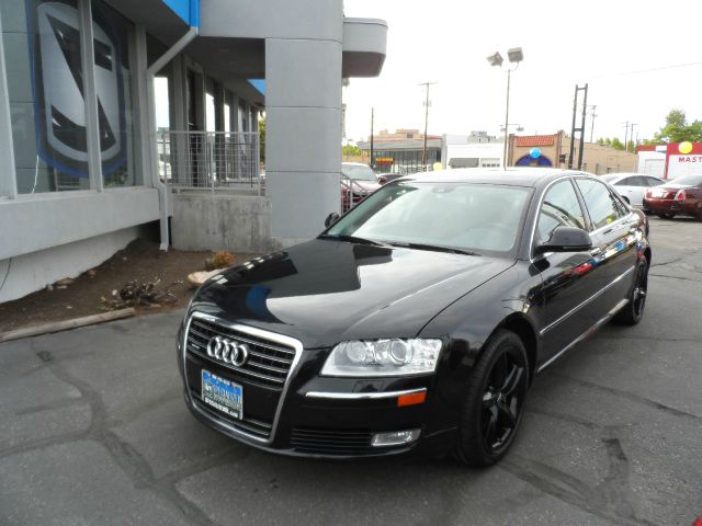 Audi A8 2010 photo 1