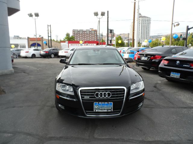 Audi A8 2010 photo 2