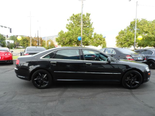 Audi A8 2010 photo 3