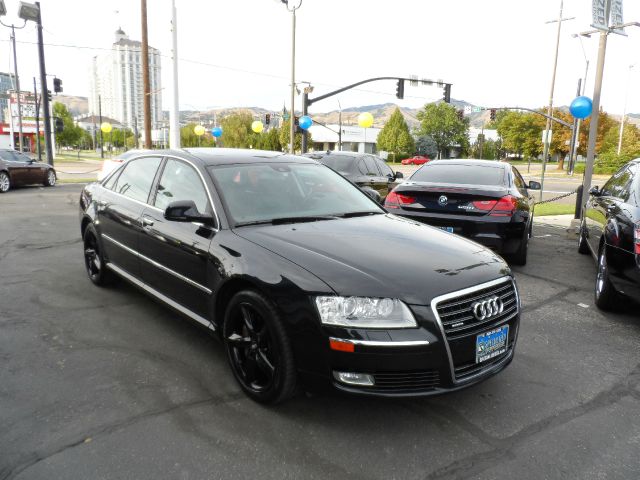 Audi A8 2010 photo 4