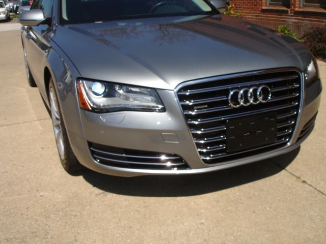 Audi A8 2011 photo 1
