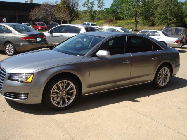 Audi A8 2011 photo 3