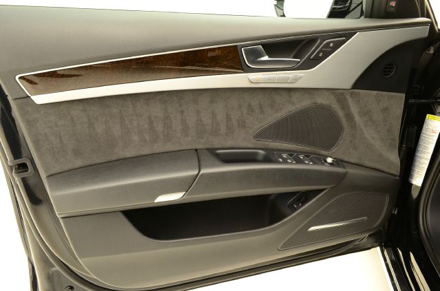 Audi A8 2011 photo 10