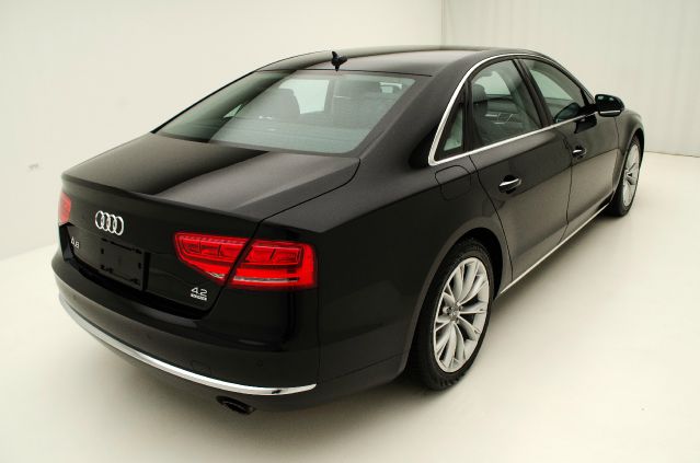 Audi A8 2011 photo 14