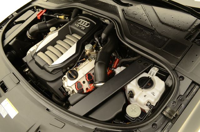 Audi A8 2011 photo 16