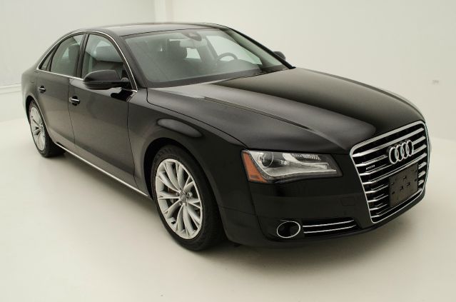 Audi A8 2011 photo 17