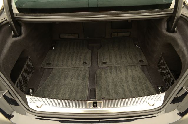 Audi A8 2011 photo 19