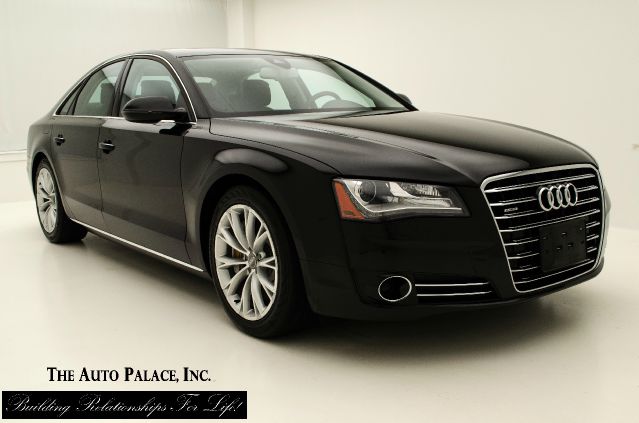 Audi A8 2011 photo 2