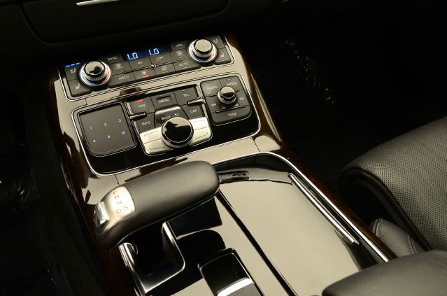 Audi A8 2011 photo 23