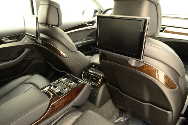 Audi A8 2011 photo 26