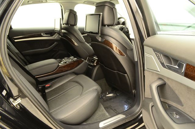 Audi A8 2011 photo 3