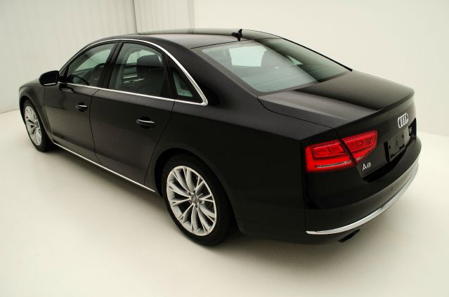 Audi A8 2011 photo 30