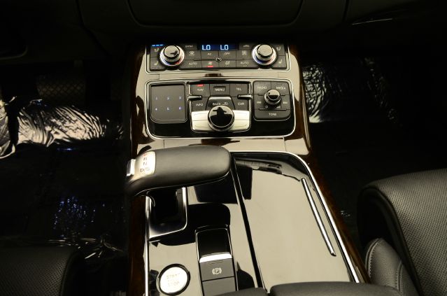 Audi A8 2011 photo 4