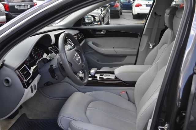 Audi A8 2011 photo 3