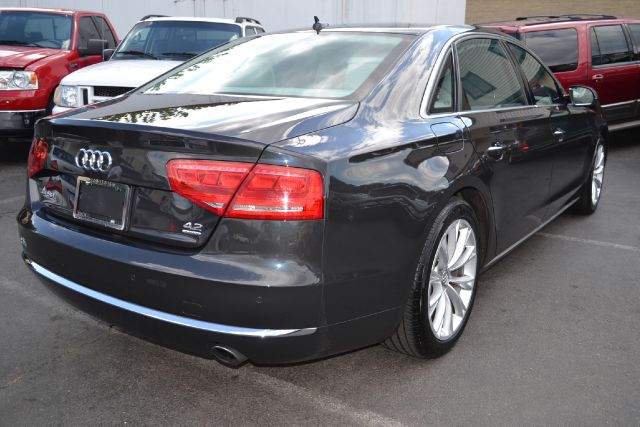 Audi A8 2011 photo 4