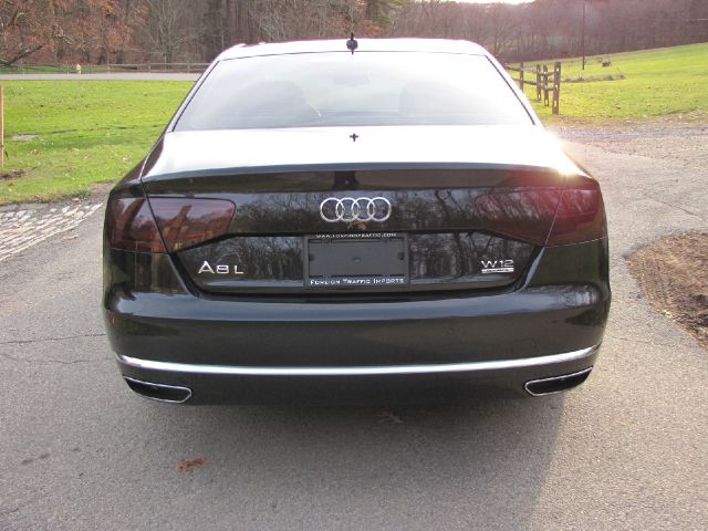 Audi A8 2012 photo 1
