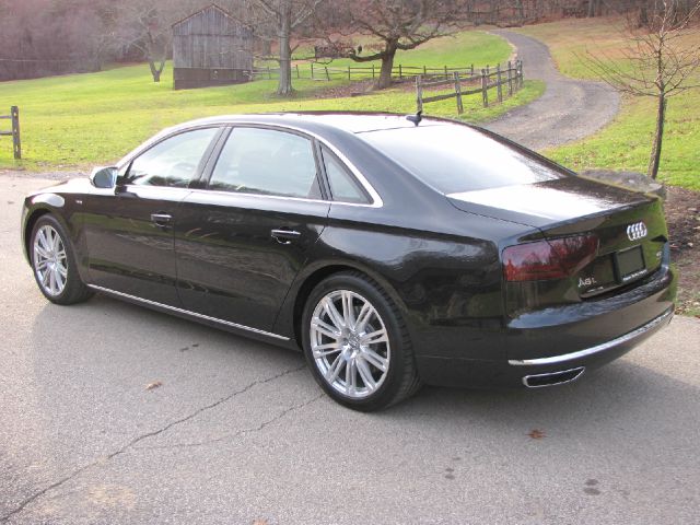 Audi A8 2012 photo 2