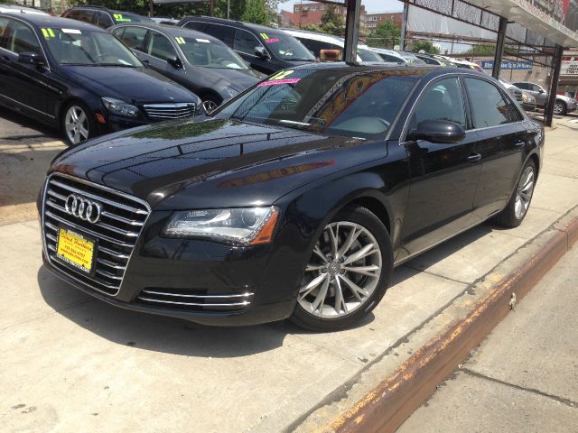 Audi A8 2012 photo 1