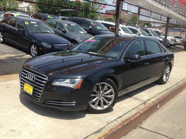 Audi A8 2012 photo 4