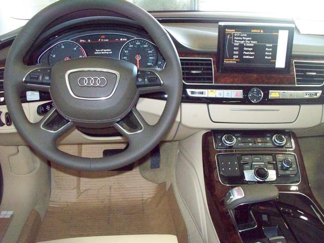 Audi A8 2014 photo 2