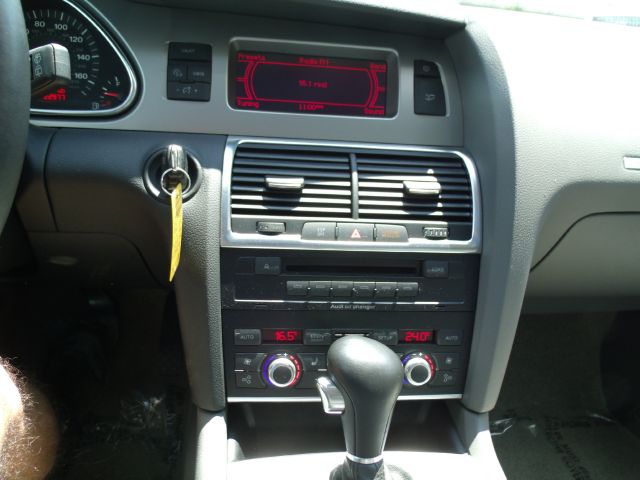 Audi Q7 2007 photo 10