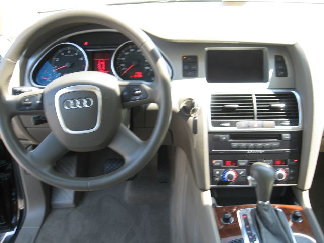 Audi Q7 2008 photo 10
