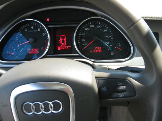 Audi Q7 2008 photo 11