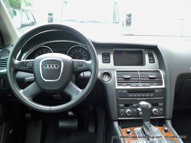 Audi Q7 2009 photo 20