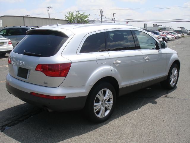 Audi Q7 2009 photo 2