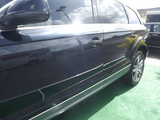 Audi Q7 2010 photo 1