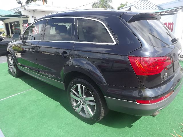 Audi Q7 2010 photo 2