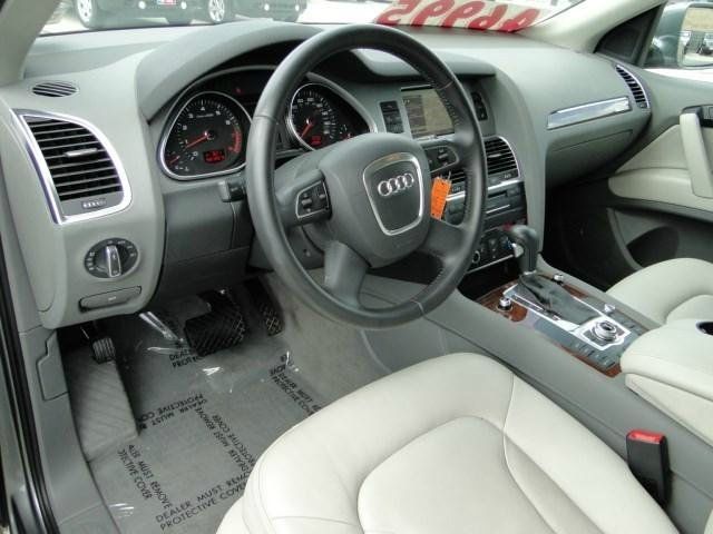 Audi Q7 2011 photo 11