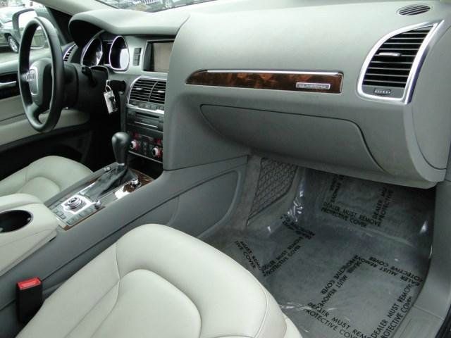 Audi Q7 2011 photo 2