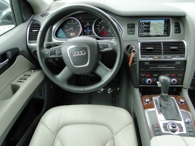 Audi Q7 2011 photo 24