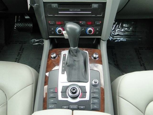 Audi Q7 2011 photo 25