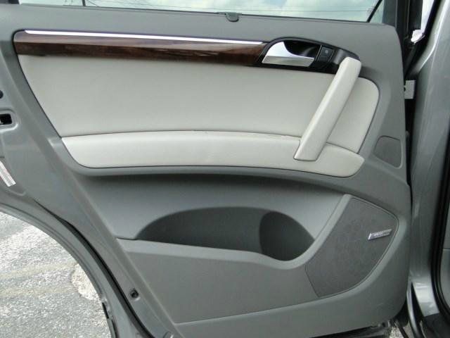 Audi Q7 2011 photo 26