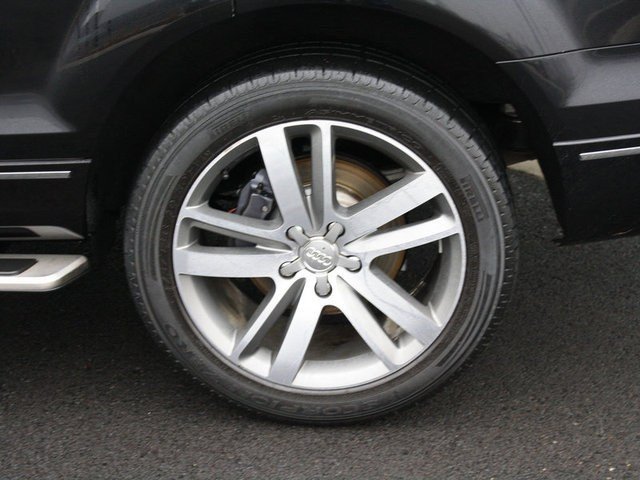 Audi Q7 2011 photo 2