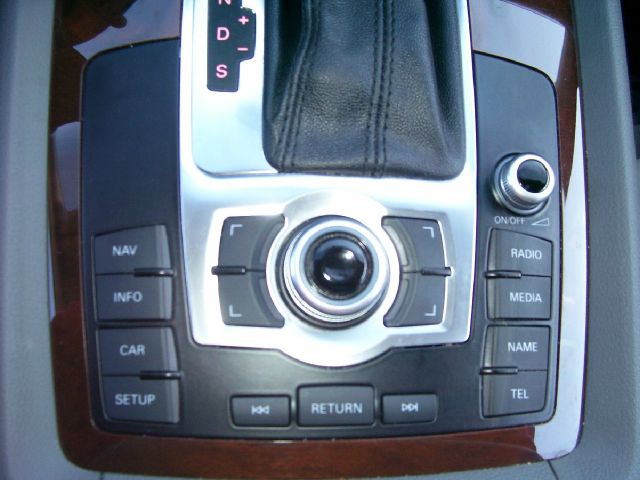 Audi Q7 2011 photo 12