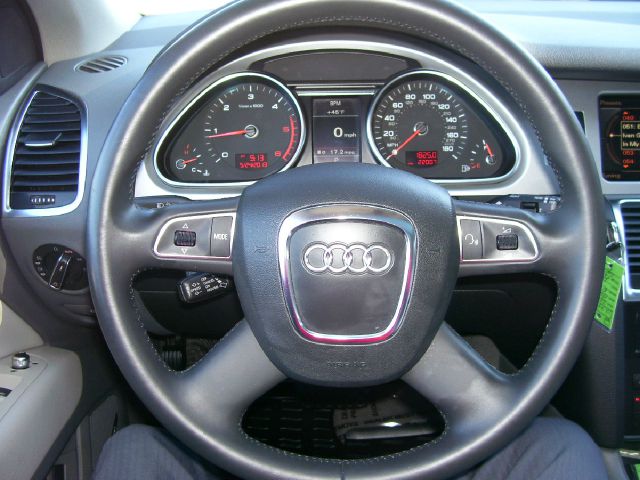 Audi Q7 2011 photo 17