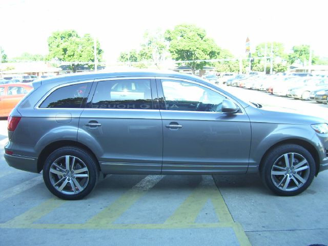 Audi Q7 2011 photo 24