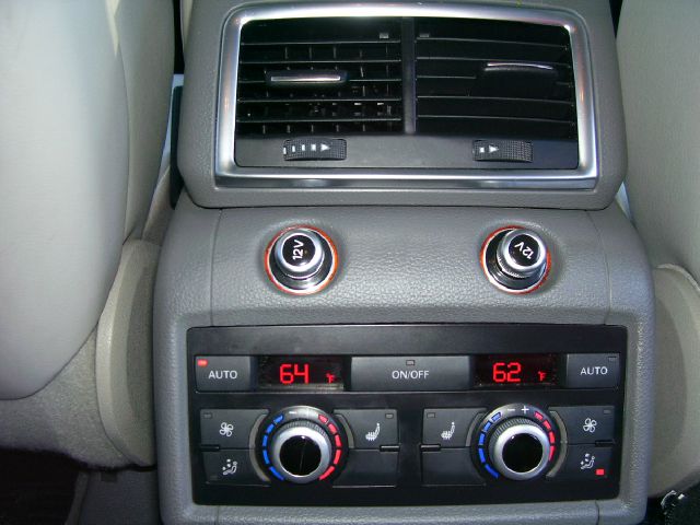 Audi Q7 2011 photo 4